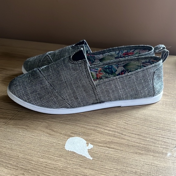 Womens Take A Walk Slip On Linen Flats - Picture 5 of 8